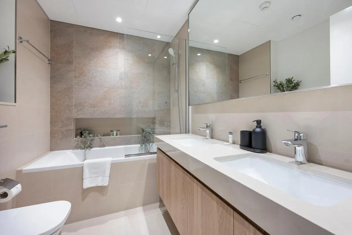 Stay Comfortably In Spacious 2Bedroom Apartment In Downtown Dubai United Arab Emirates